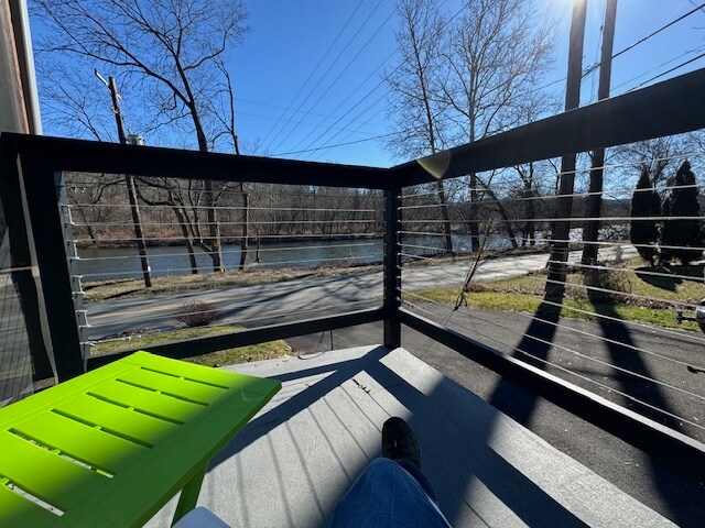 Fenced in side porch - 312 Lehigh Dr