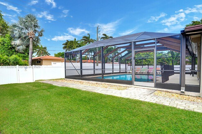 Photo - 947 Washington St