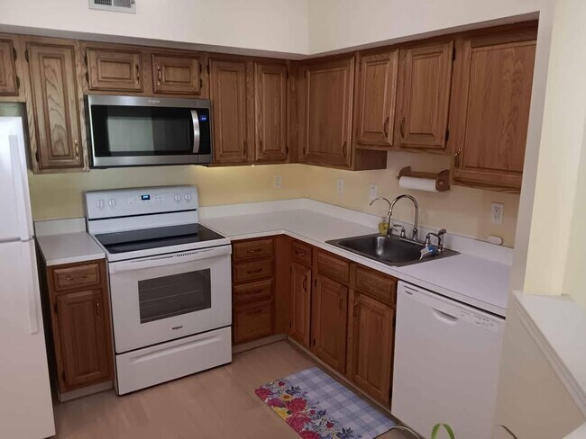 Photo - 2 Forest Glen Cir Unidad # 18