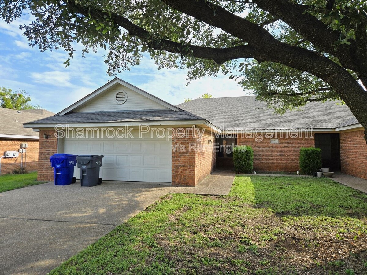 Photo - 10161 Valencia Dr Townhome