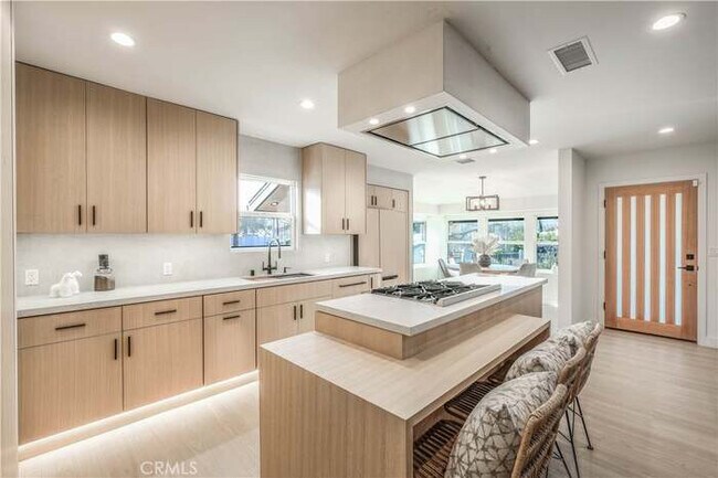 Photo - 18848 Collins St