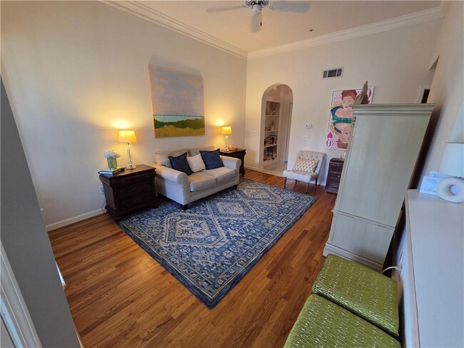 Building Photo - 3777 Peachtree Rd NE Unit 1035