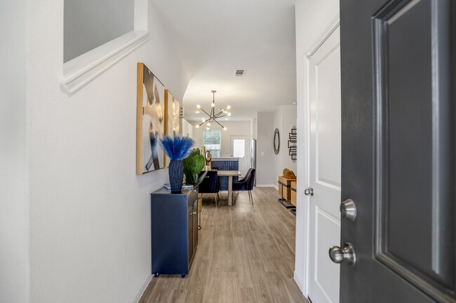 Photo - 10477 Pineland Dr