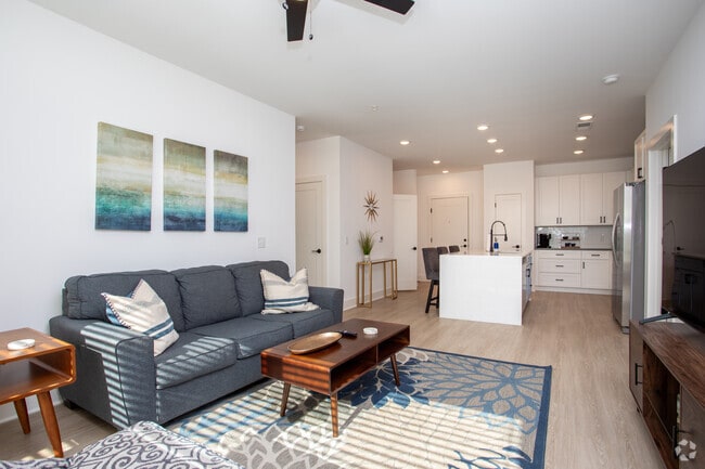 2BR, 2BA - 1,042SF - Living Area
