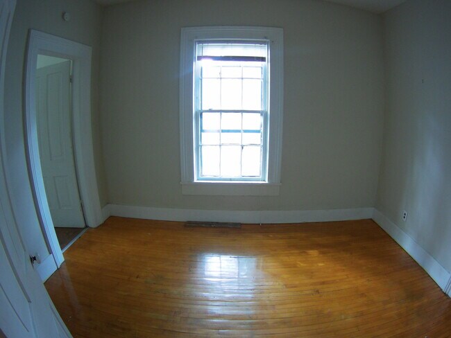 Bedroom - 717 W Lovell St