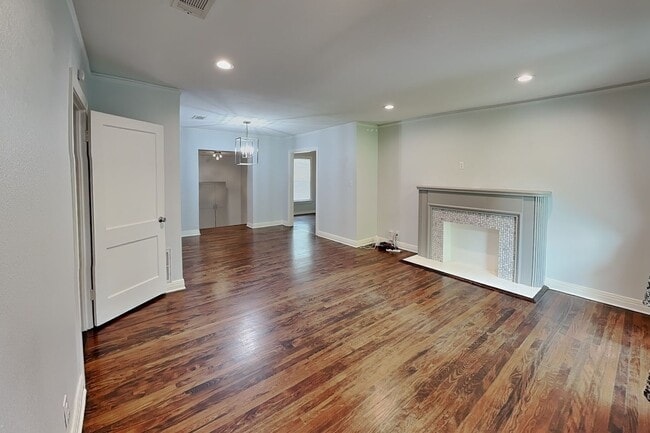 Photo - Designer Updates, Timeless Charm & an Unbeatable Fort Worth Location!