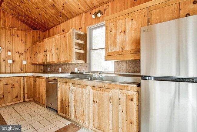 Photo - 6561 Shady Side Rd