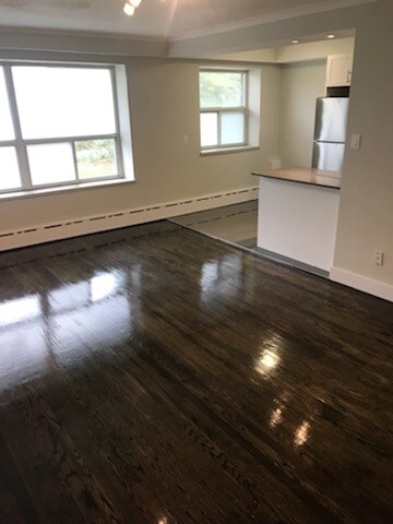 Photo - MIMICO WATERFRONT PARK, UNIQUE RENOVATED ART DECO BUILDING BY AWARD WINNING DESIGNER Unité 5