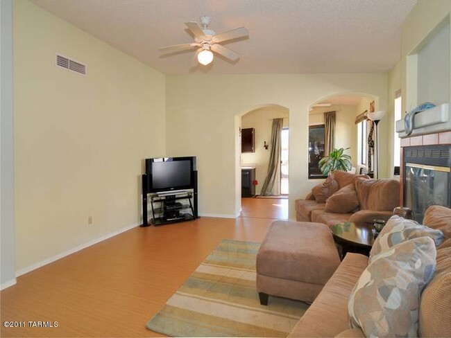 Photo - 6000 S Wood Crest Dr