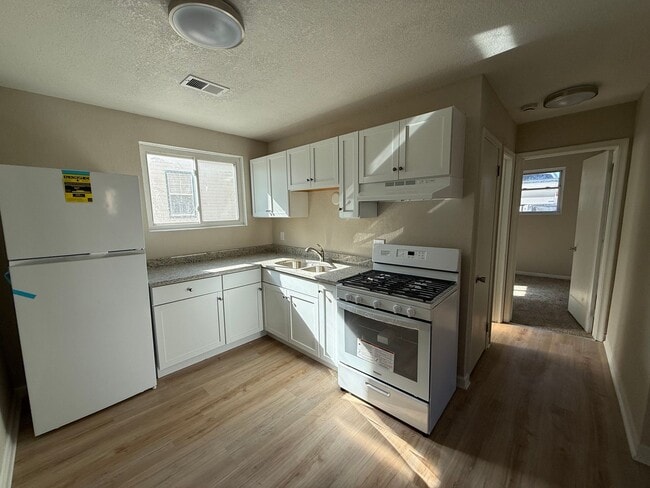Building Photo - 2606 E Hennepin Ave Unit 1