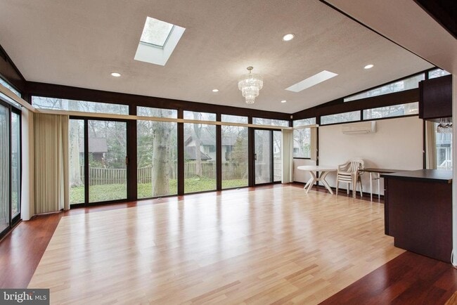 Photo - 7036 Buxton Terrace