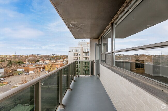 2BR, 1BA - Balcony