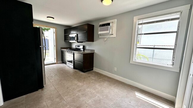 Photo - 318 S K St Unit 5