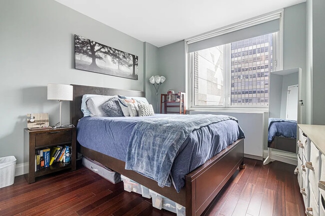 Photo - 217 E 49th St