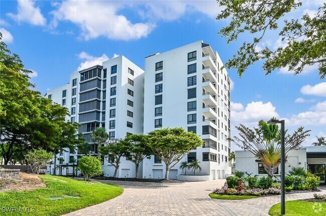 Building Photo - 2400 Gulf Shore Blvd N Unit 604 Rental