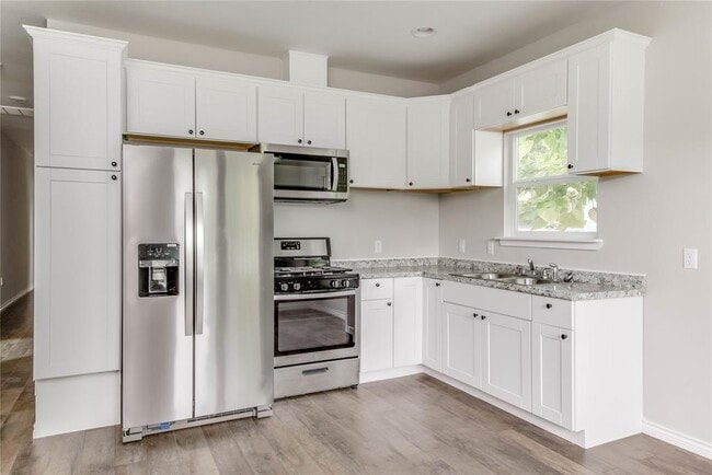 Photo - 412 Booth St