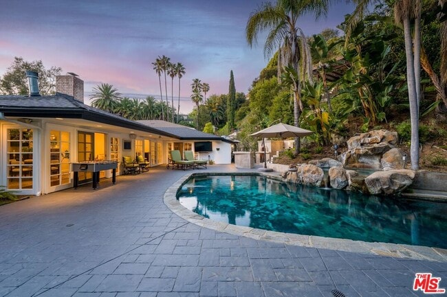 Building Photo - 9023 Alto Cedro Dr