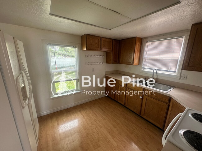 Photo - 439 E Wyeth St