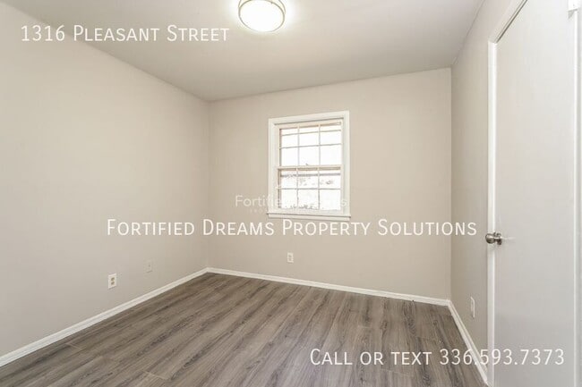 Photo - 1316 Pleasant St