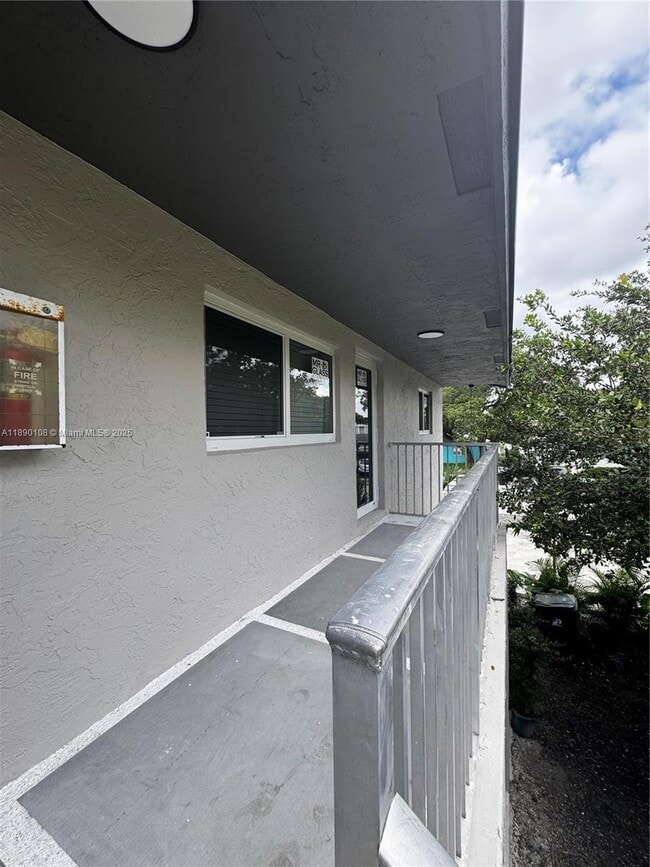 Photo - 1460 SW 24th Ct Unit 3