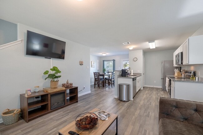 Photo - 196 Goldenrod