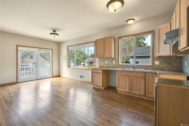 Photo - 313 Bendigo Blvd N