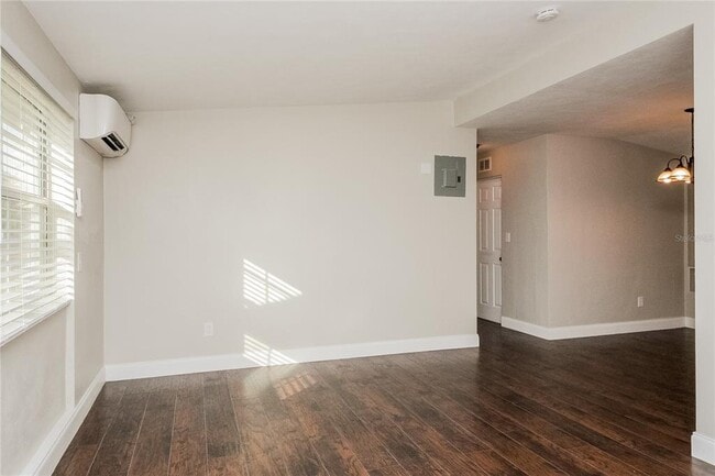 Photo - 214 Poinciana Cir