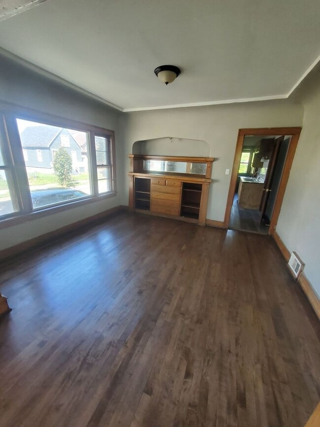 2480 W Keefe Ave