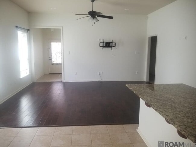 Photo - 510 Greenwich Dr