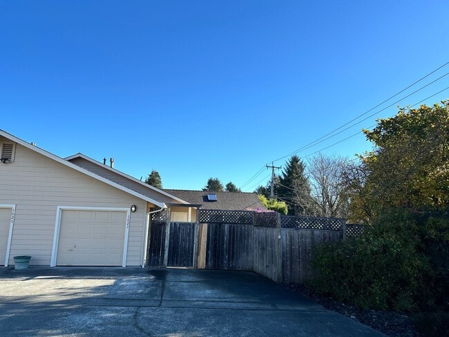 Photo - 1 Bedroom, 1 Bath Duplex – Sunny McKinleyville