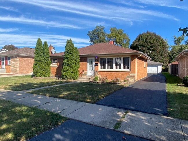 Building Photo - 9029 Sproat Ave