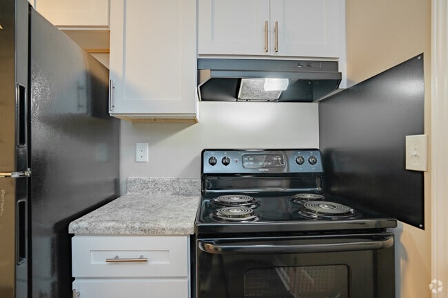 1BR, 1BA - 775SF - Kitchen