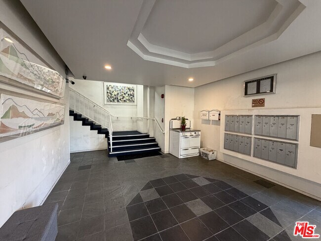 Photo - 326 S Manhattan Pl Unidad 205