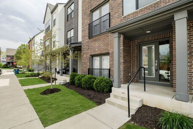 Photo - 2 Bed 2.5 Bath Townhome in Herron Morton!