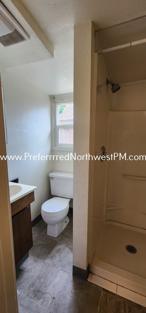 Photo - 711 F St