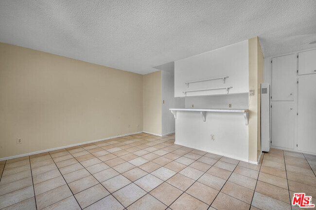 Building Photo - 1095 W 39th St Unit 29 Rental