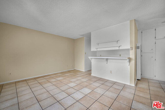 Photo - 1095 W 39th St Condo Unit 29