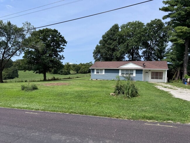 Building Photo - 707 S Rustic Rd