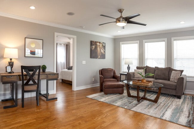 Photo - 1037 S Main St Unidad SI ID1590563P