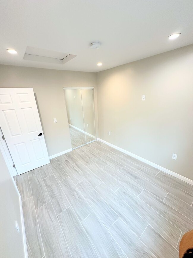 Photo - Gorgeous 1BD/1BA all appliances included. Move in ready!! Unit 20235 (JADU)