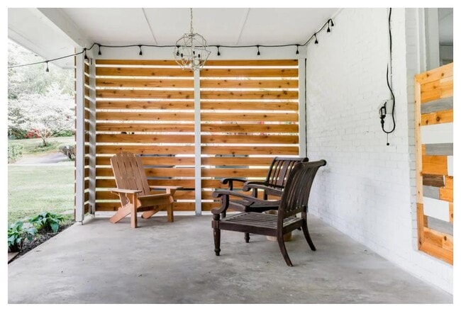 Photo - 322 Crestview Cir