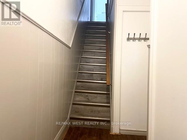 Photo - 321 Caledonia Rd