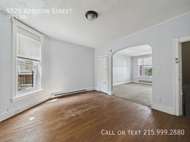 Photo - 5526 Addison St