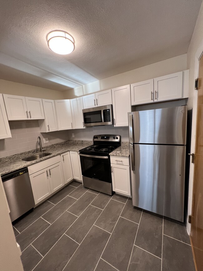 Building Photo - 288 Grove St Rental