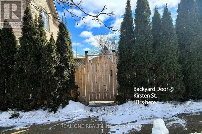Photo - 301 Weldrick Rd E