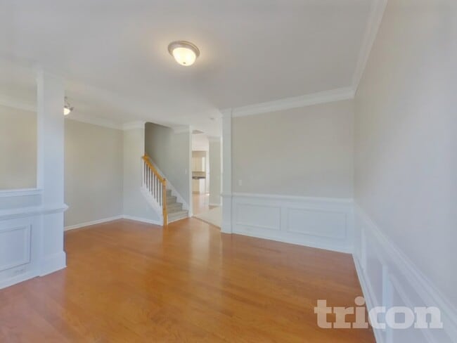 Photo - 527 W Saddletree Dr