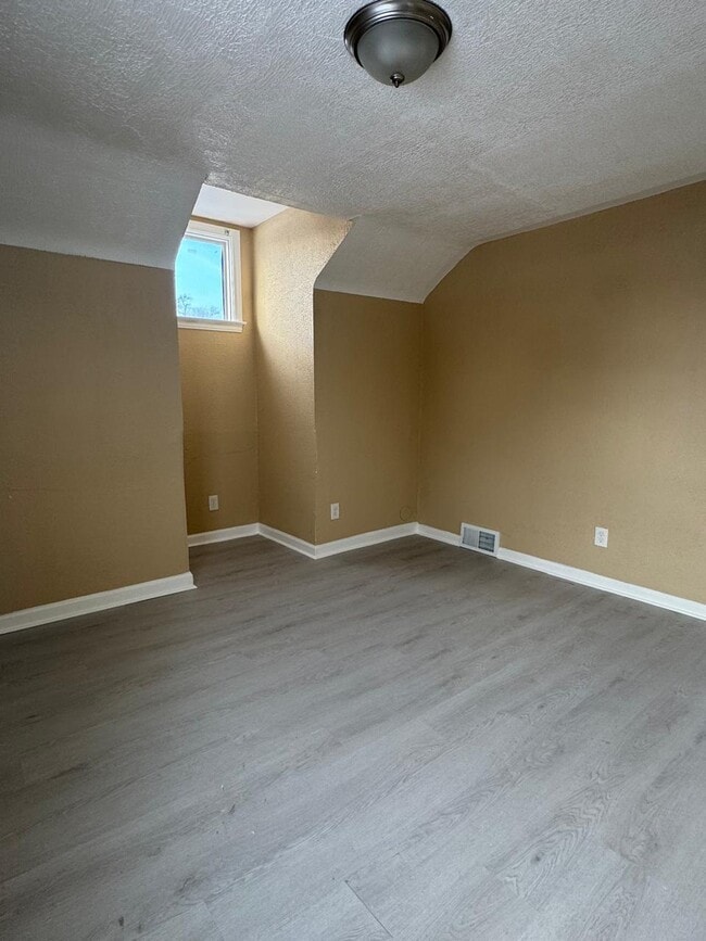 Photo - 9400 Lakepointe St