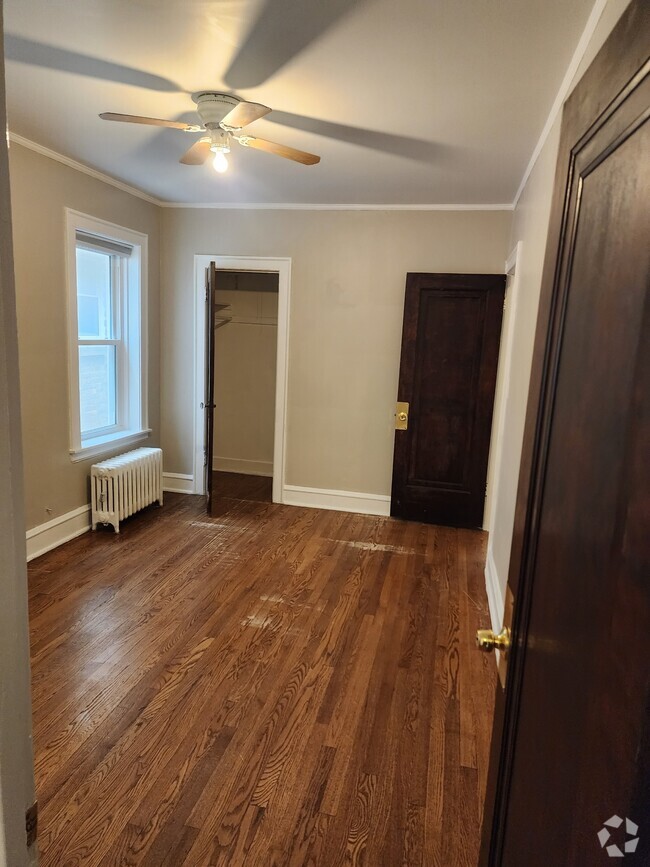 Building Photo - 4842 Elm St Unit 3 Rental