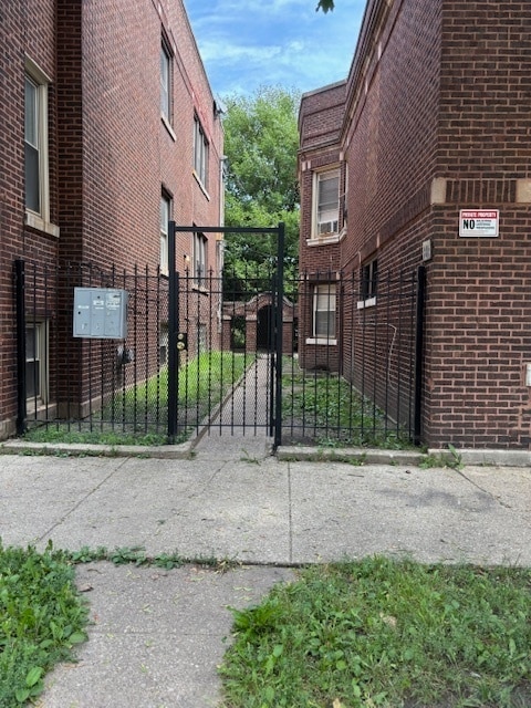 Building Photo - 1021 N Lamon Ave Unit 2 Rental