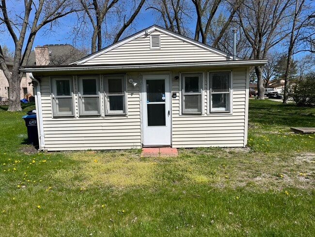 Building Photo - 2122 Sprucewood Ave Rental